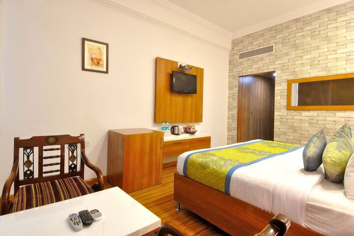 Room 5 of 36
