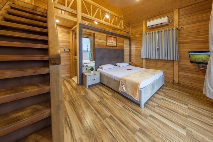 Room 8 of 31