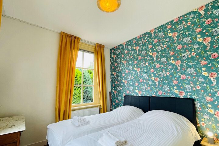 Room 4 of 40