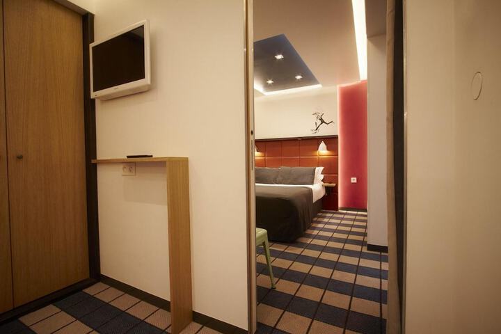 Room 32 of 56