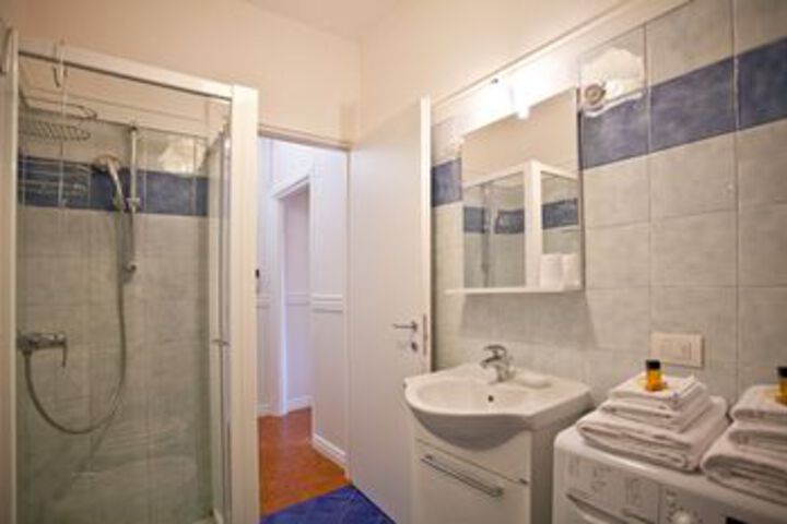 Room 2 of 18