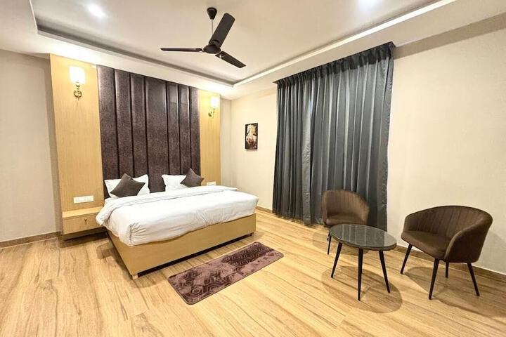 Room 8 of 15