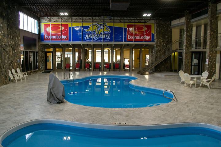 Pool image of Econo Lodge Inn & Suites Brookings