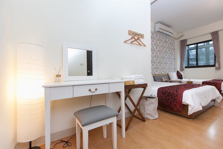 Room 5 of 13