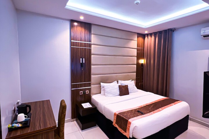 Room 10 of 23