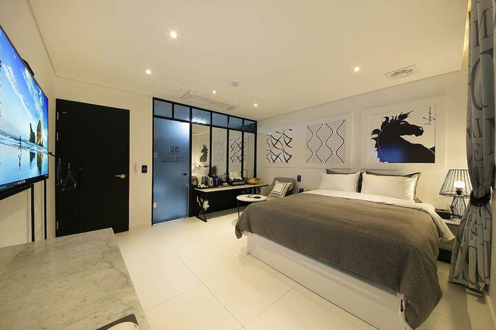 Room 5 of 44