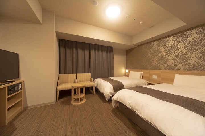Room 12 of 96