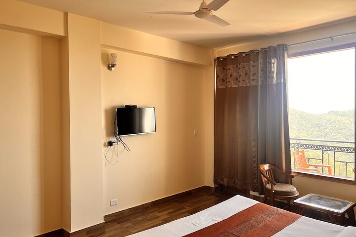 Room 4 of 20
