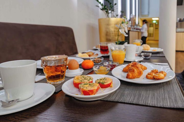 Breakfast/Coffee Service 72 of 84