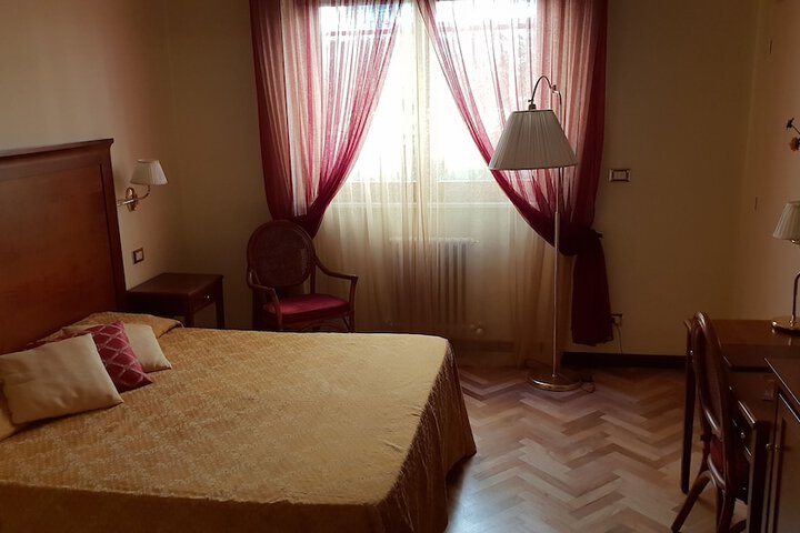 Room 11 of 22