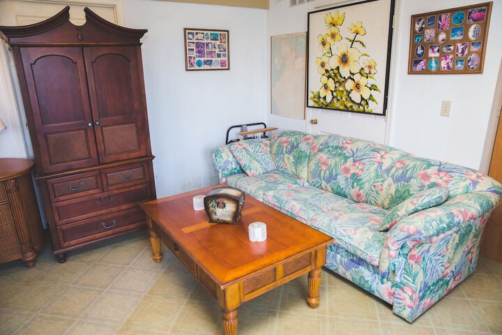 Room 12 of 77