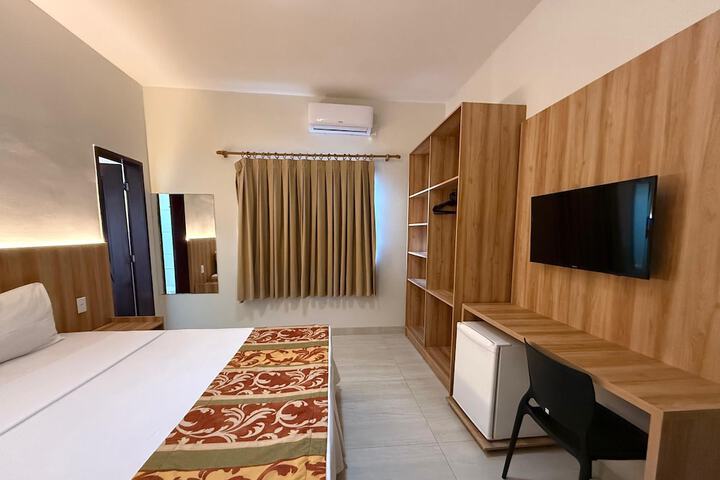 Room 4 of 102