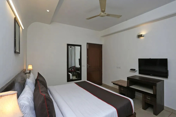 Room 6 of 11