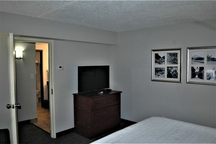 1 King Bed City View Ground Floor (6 of 17)