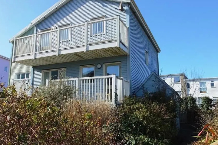 Freshwater Bay Hol Vge 16