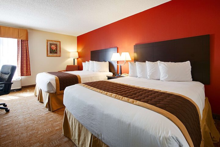 2 Queen Beds (7 of 7)