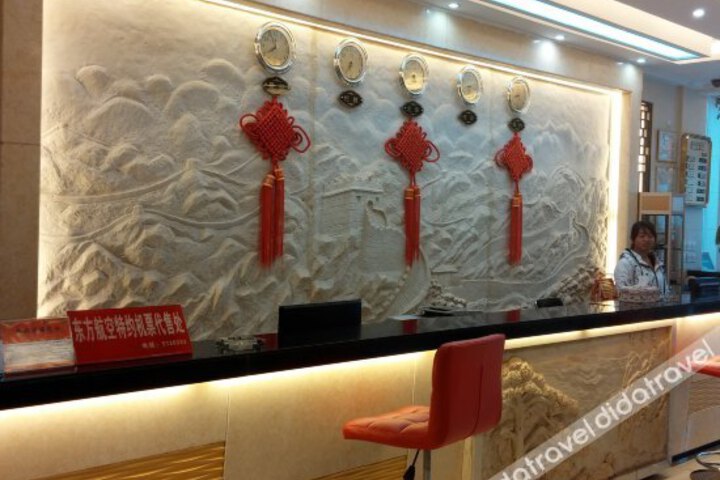Yinghua Xiaozhu Hotel