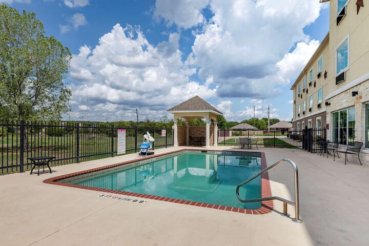 Pool 59 of 90