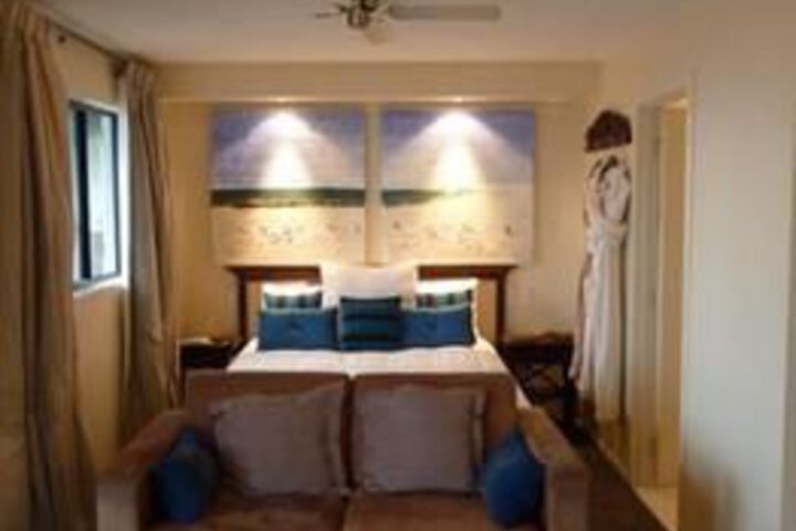Room 10 of 16