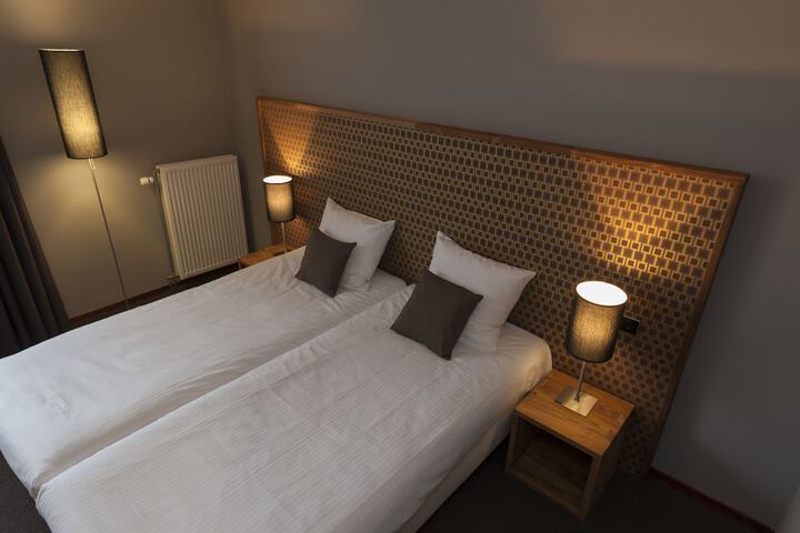 Room 4 of 38