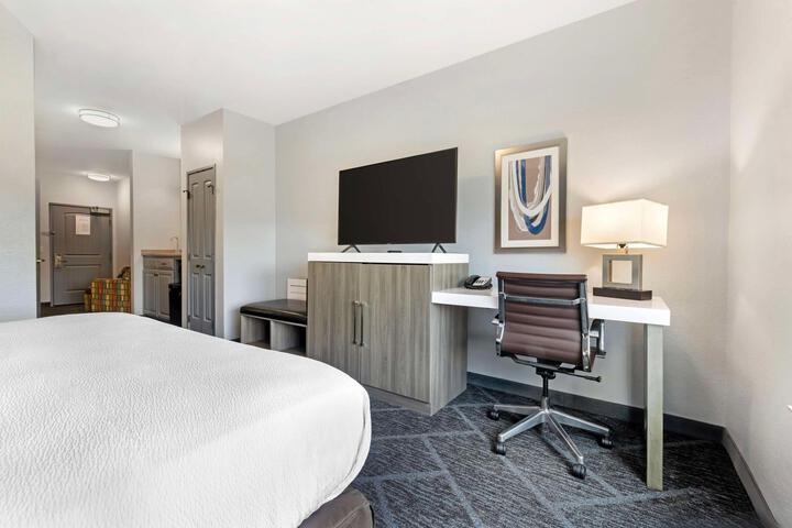 Suite 1 King Bed (5 of 20)