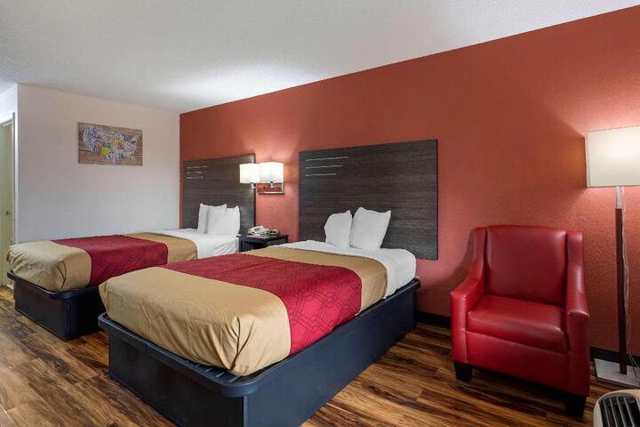 2 Double Beds (7 of 18)