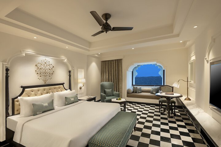 Room 4 of 79