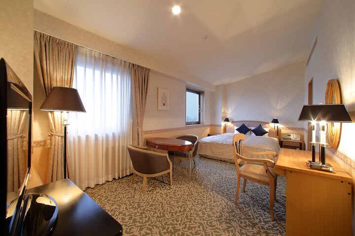 Room 7 of 19