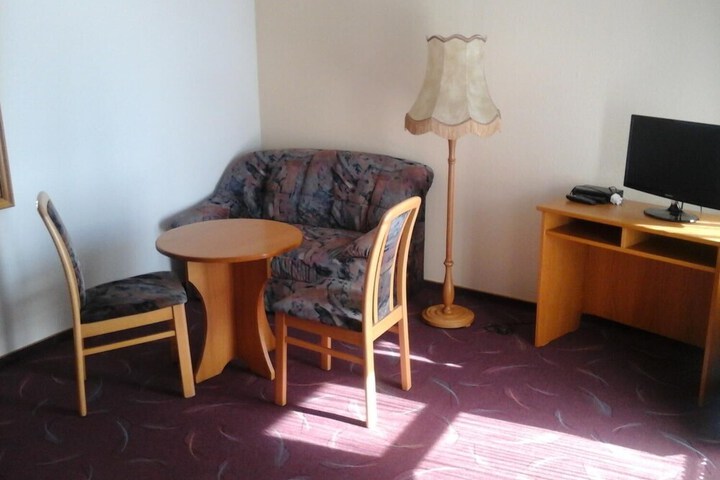 Room 4 of 12