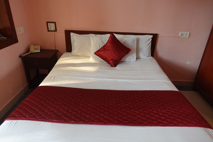 Room 4 of 12