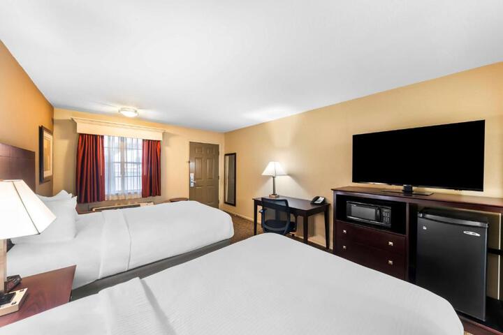 2 Double Beds Microwave and Refrigerator WiFi Full Breakfast (8 of 8)
