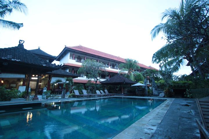 Hotel Pool