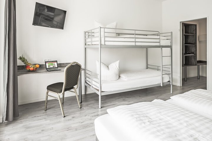 Room 7 of 32