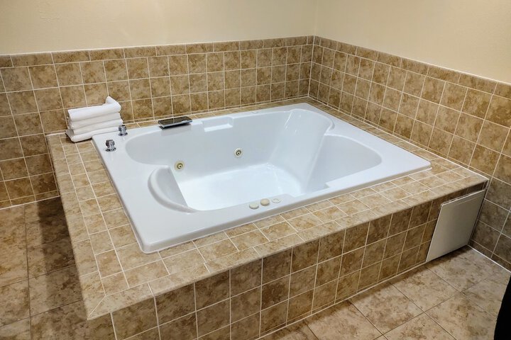 Jetted tub