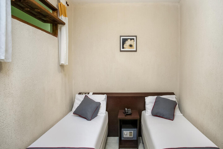 Room 17 of 60