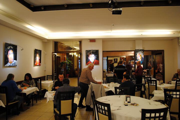 Lounge 31 of 36
