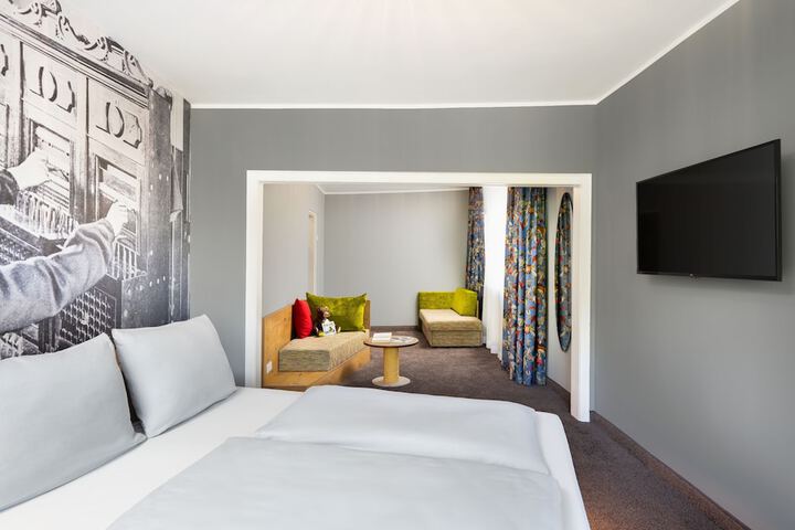 Room 40 of 84