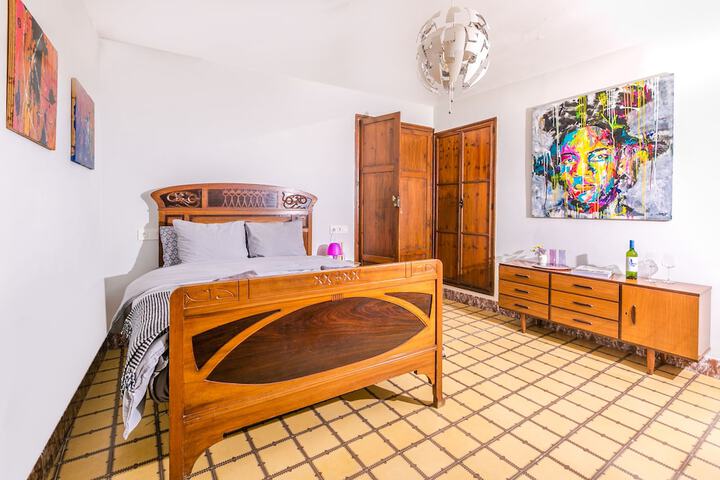 Room 50 of 76