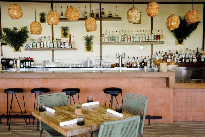 Poolside bar