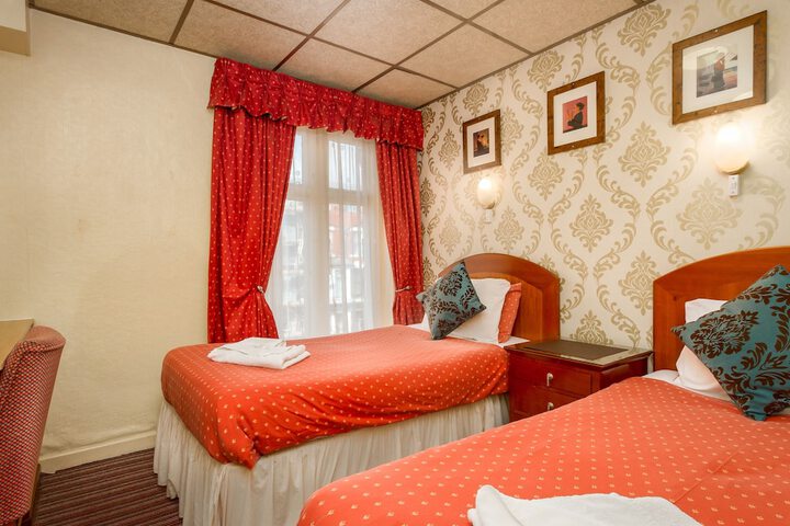 Room 5 of 61