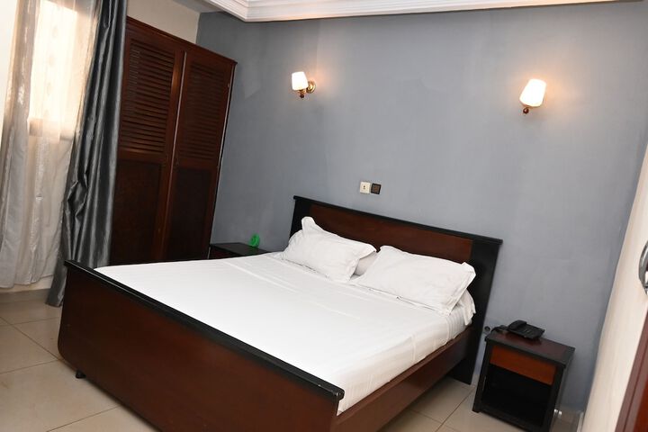 Room 4 of 24