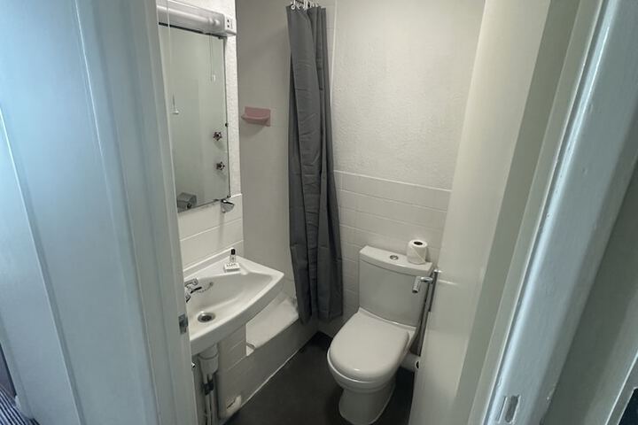 Room 42 of 65