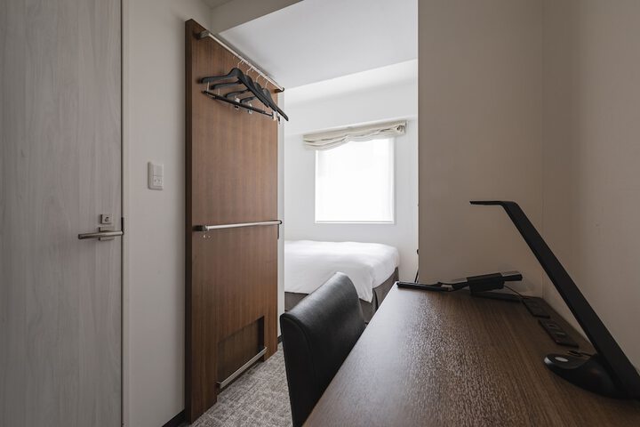 Room 12 of 48