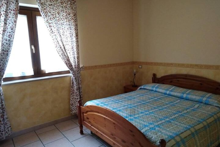 Room 9 of 11