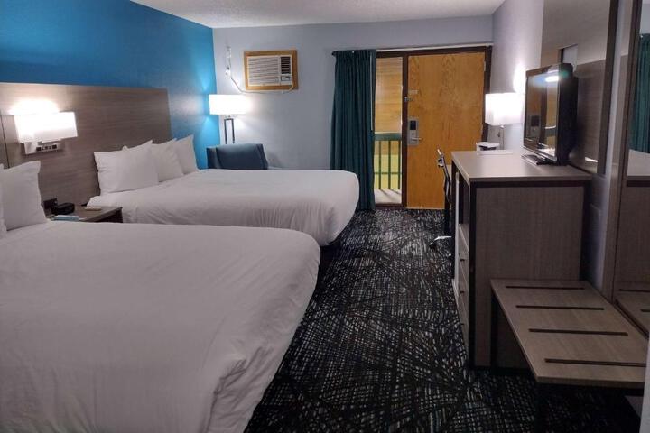 2 Queen Beds (7 of 28)
