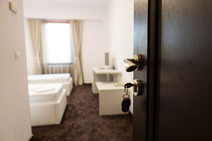 Room 14 of 136
