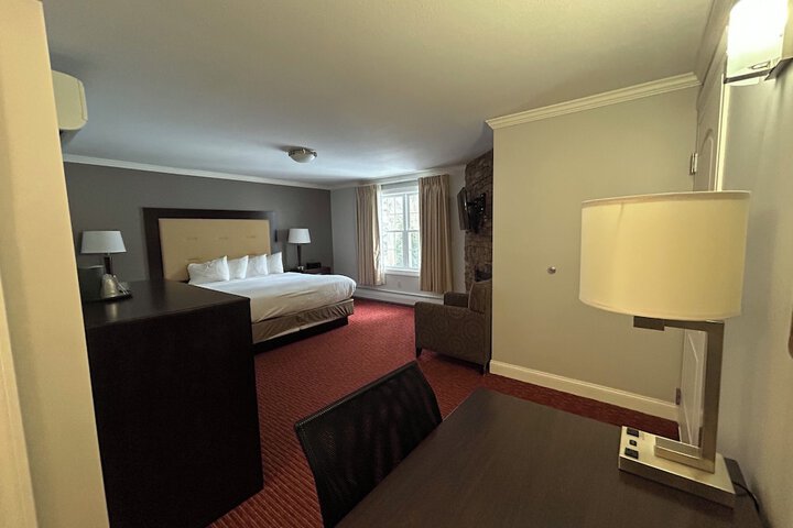 1 King Bed (2 of 15)