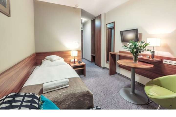 Room 10 of 83