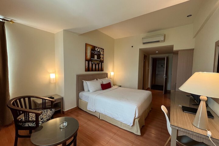Room 12 of 48