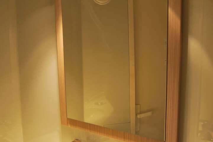 Room 28 of 72